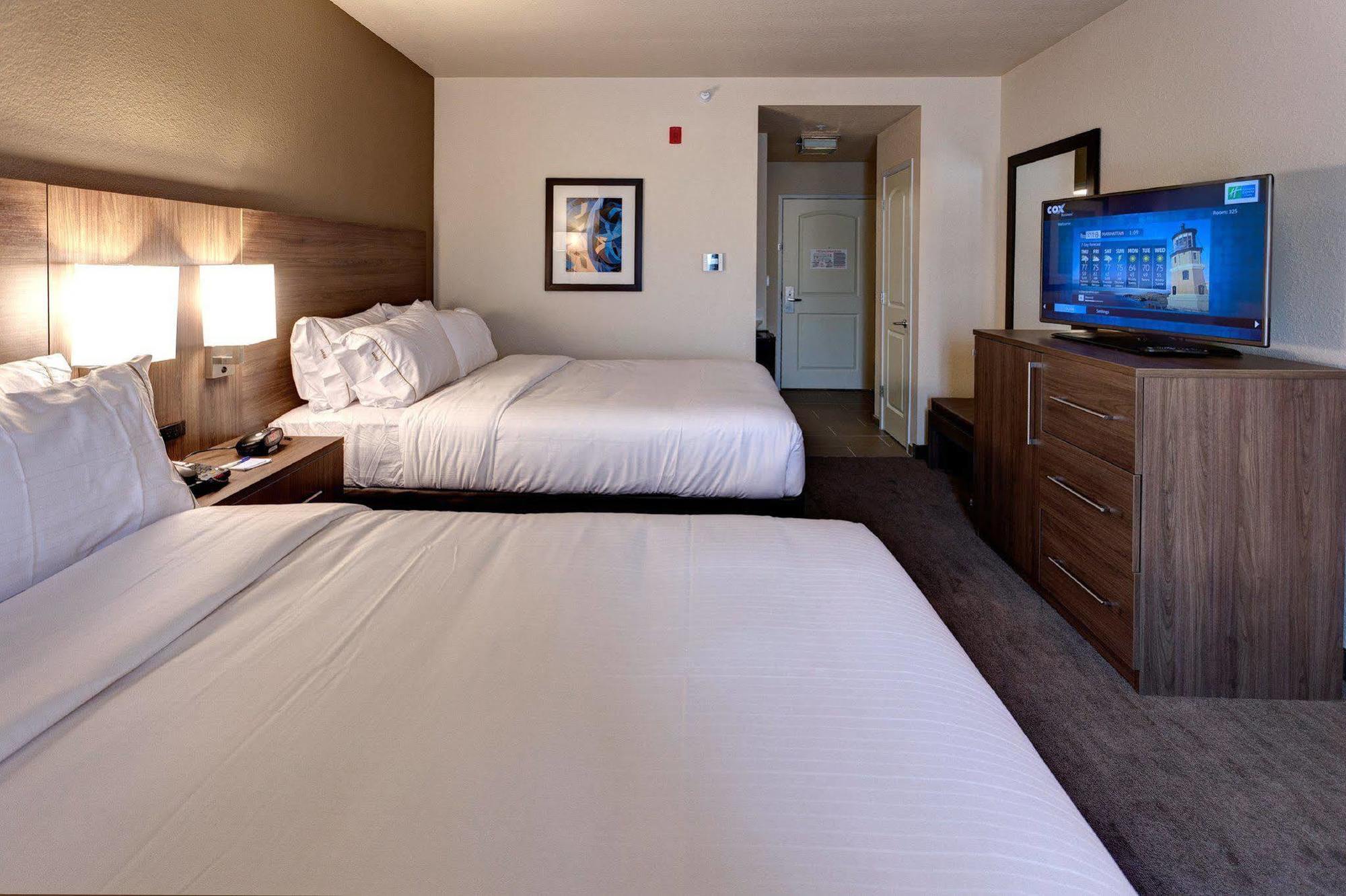 Holiday Inn Express & Suites Great Bend By Ihg Eksteriør bilde